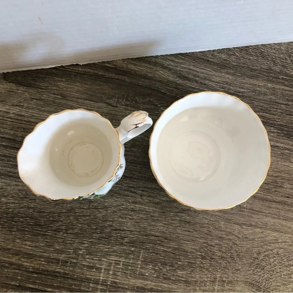 Vtg Royal Albert Trillium Sugar and Creamer - Picture 6 of 11